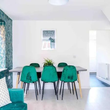 Spacious 5 Bedroom Home Hosted By Mcr Dens Manchester Exterior foto